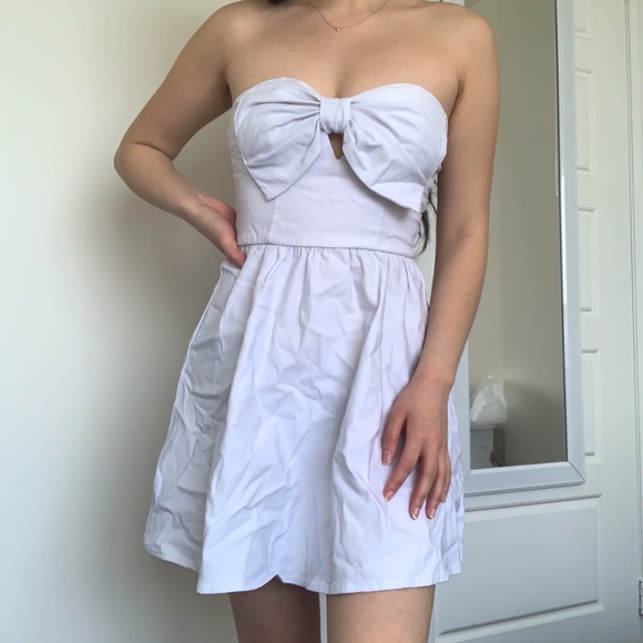 Charlotte Russe White Bow Front Strapless Dress - Picture 1 of 1